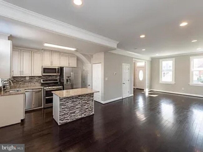 Building Photo - 465 Luray Pl NW
