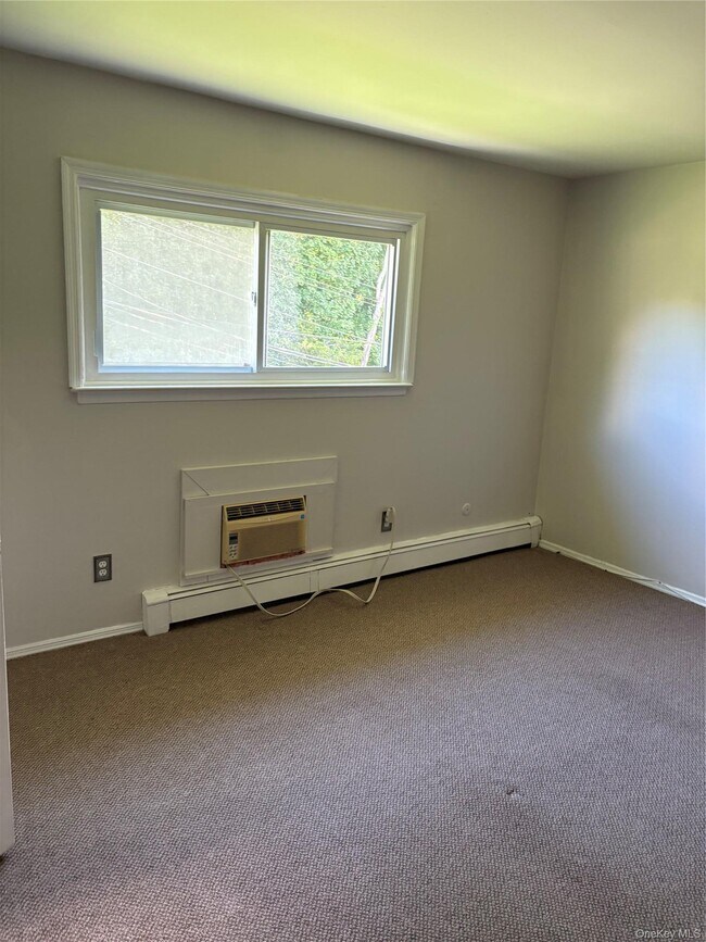 Building Photo - 4 Fishkill Glen Dr