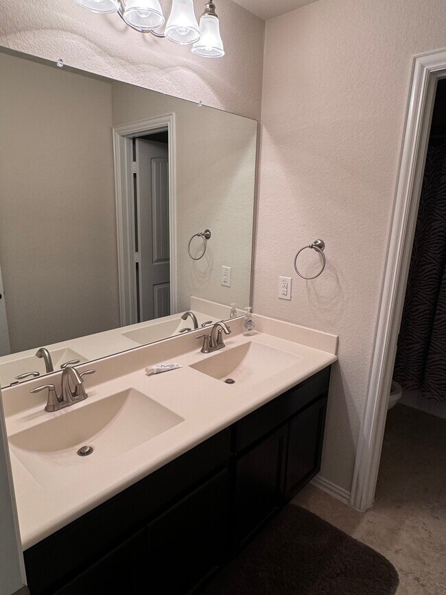 Building Photo - 4532 Chestnut Meadows Bnd