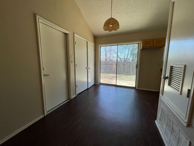 Building Photo - 3-Bedroom, 2-Bath Rental Home – South San Antonio