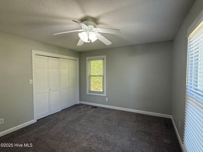 Building Photo - 1107 Greenway Dr