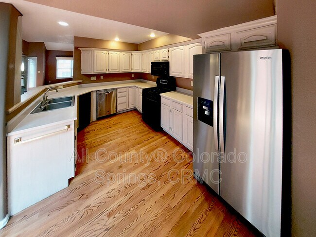 Building Photo - 6568 Foxdale Cir