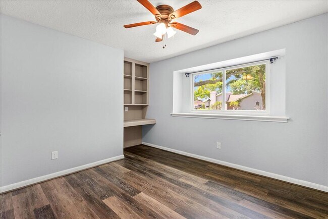 Building Photo - 3319 Meadowcreek Dr