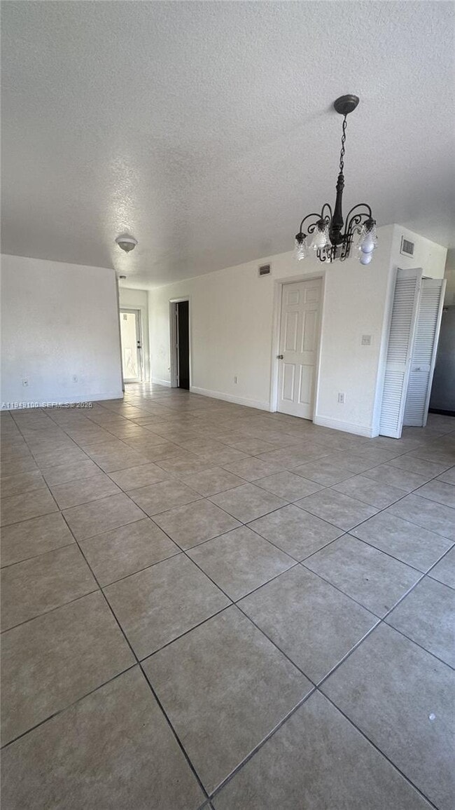 Building Photo - 915 SE 13th Rd