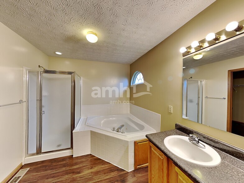 Building Photo - 6038 Platinum Dr