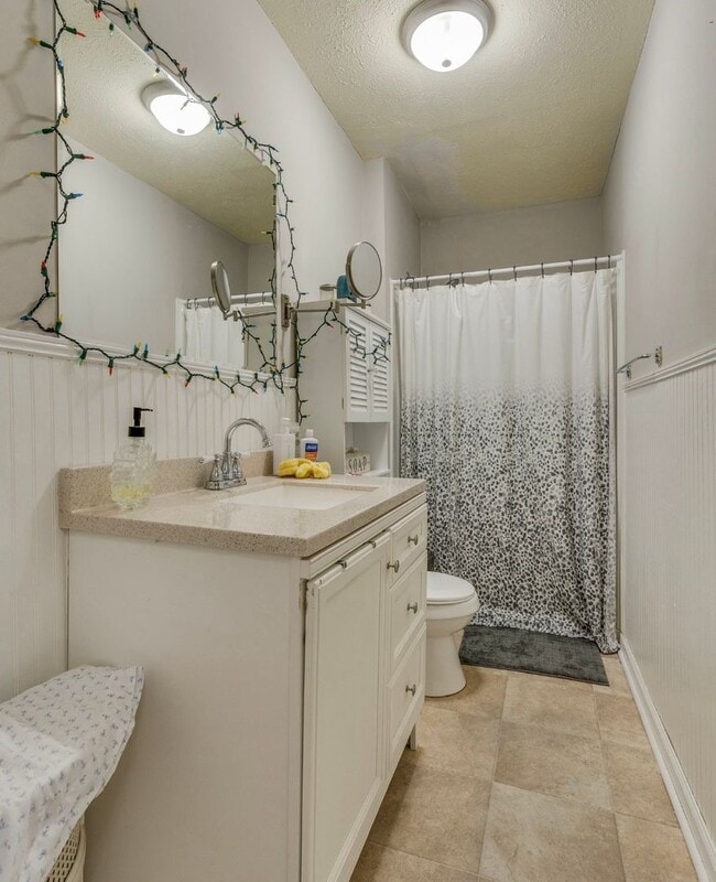 Building Photo - Charming updated Home 3bd/1ba   Kingsport TN