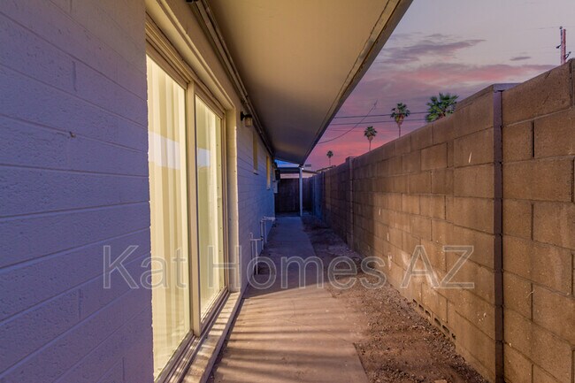 Building Photo - 5107 N 28th Dr
