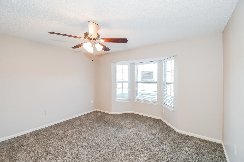 Building Photo - 2025 Hunters Trace Cir