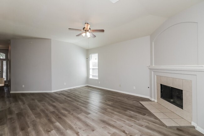 Building Photo - 5915 Ranch Riata Ct