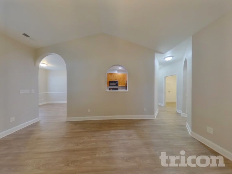 Building Photo - 2304 Larkspur Ln