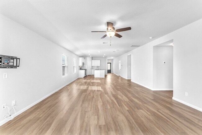 Building Photo - 1044 Raceland Rd