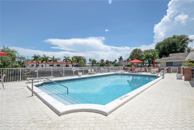 Building Photo - 1340 NE 28th Ave