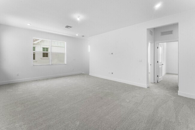 Building Photo - 888 SW Newfield Ave