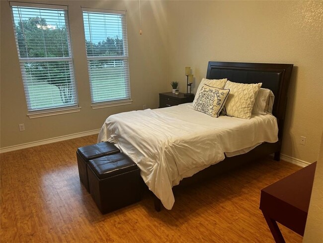 Building Photo - 105 Sabine Dr