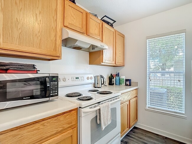 Building Photo - 9856 Ashburn Lake Dr