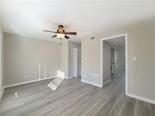 Building Photo - 2406 Campbellton Rd SW