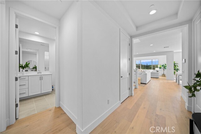 Building Photo - 206 Collino