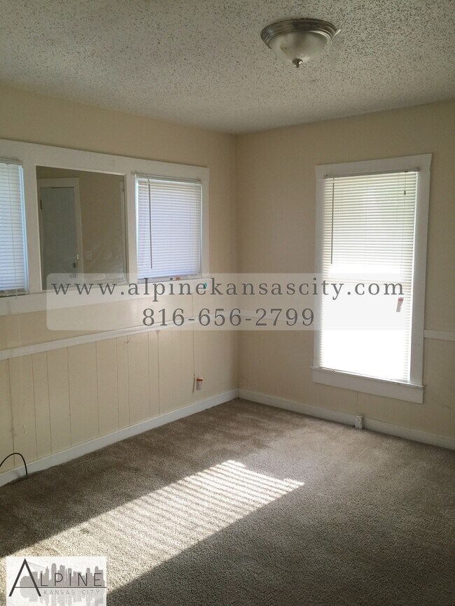 Building Photo - Independence Bungalow Available Now