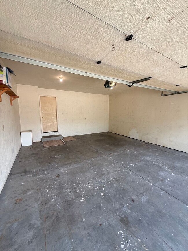 Building Photo - 600-602 Mollies Way