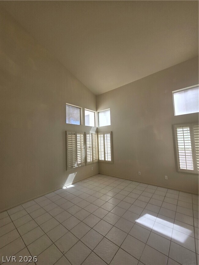 Building Photo - 8008 Dover Shores Ave