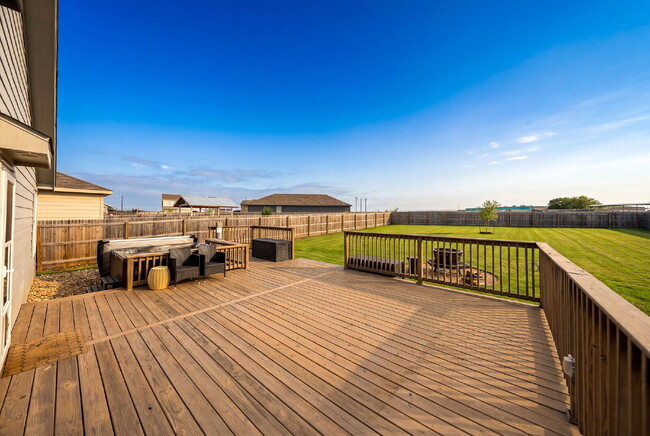 Building Photo - 2 WEEKS FREE RENT with any Lease Signed by June 2026!!!