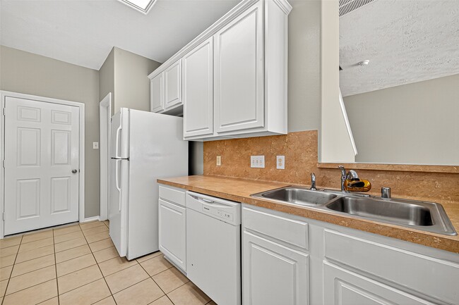 Building Photo - 110 N Burberry Park Cir
