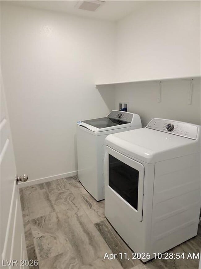 Building Photo - Spacious Henderson Townhome with Balconies and Resort Amenities