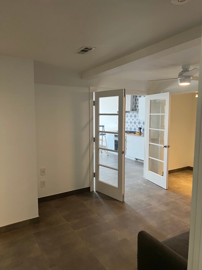 Building Photo - 76 Latona St