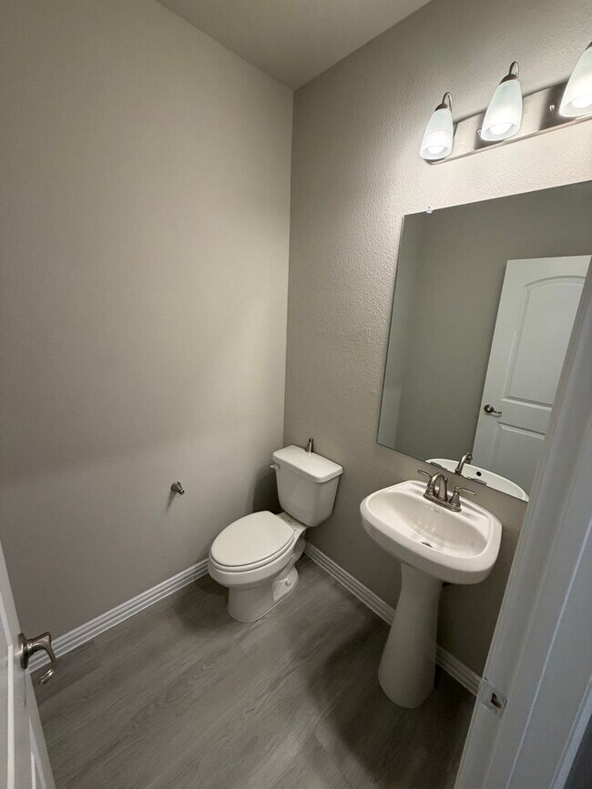 Building Photo - 2940 Bluets Dr