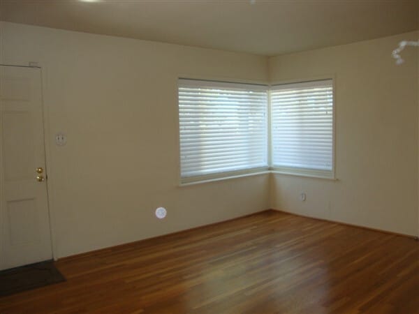 Building Photo - Refined Single-Family Residence in Desirable Bixby North