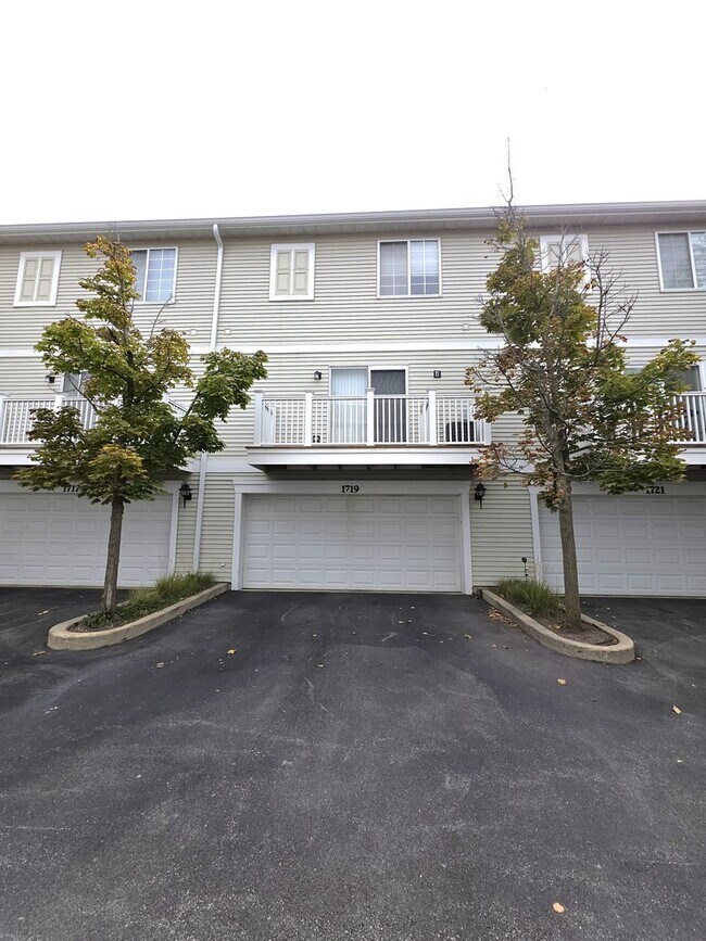Building Photo - 1719 Sienna Ct