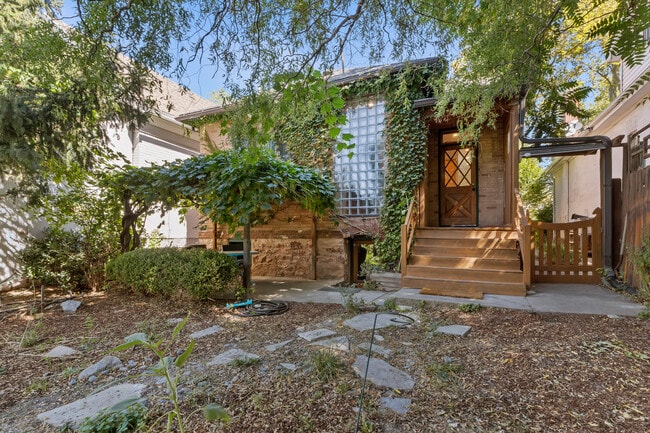 Building Photo - 1124 E
