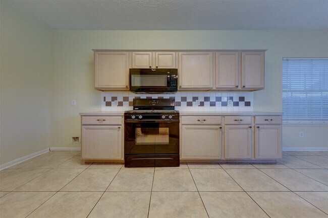 Building Photo - 2610 Ledgebrook Ln