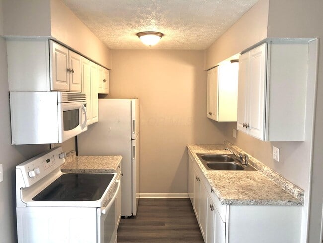 Building Photo - 5700 Crossing Ct