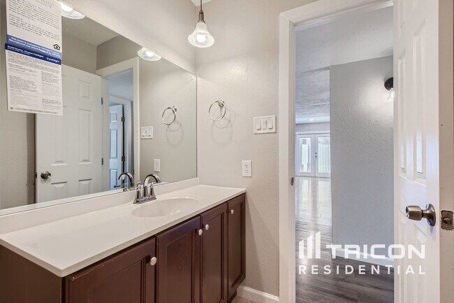 Building Photo - 8813 Willowbrook Dr