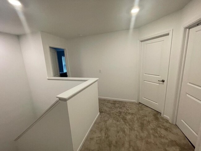 Building Photo - 1464 Collins St