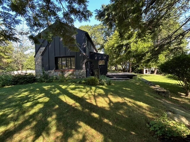 Building Photo - 31 Forest Rd