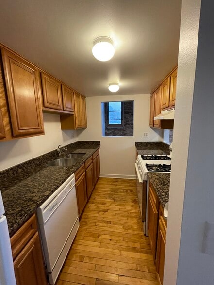 Galley kitchen - 1114 W Belmont Ave