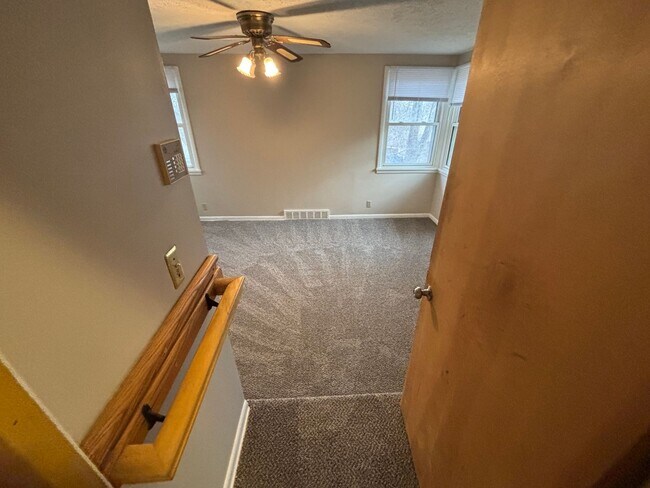 Building Photo - Charming Hilltop Home with Stunning City Views