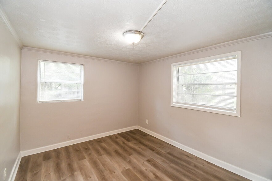 Building Photo - 10513 Suomi St
