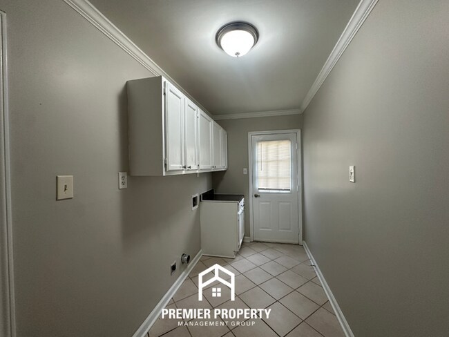 Building Photo - Spacious 4BR Cordova Home with Hardwood Floors, Fireplace & Fenced Yard