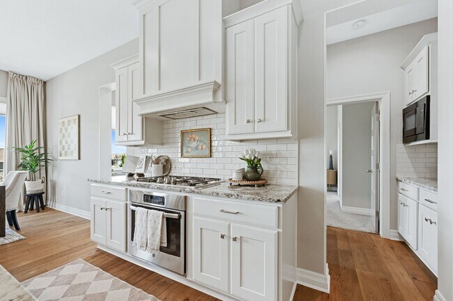 Building Photo - Luxury Home - Month-to-Month or 6-month Le...