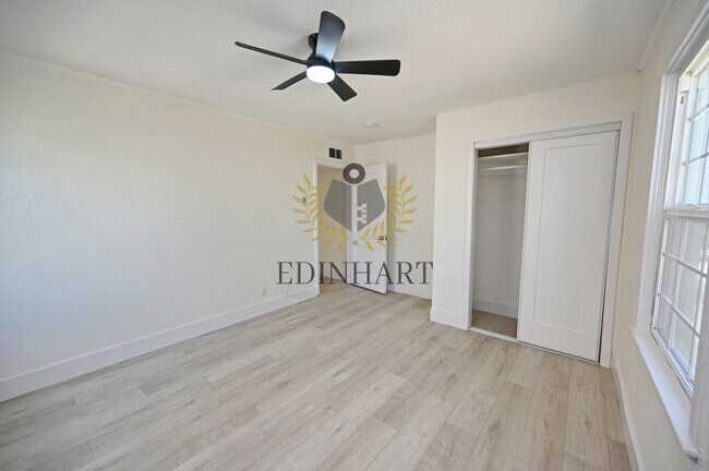 Building Photo - 1584 N Carruth Ave