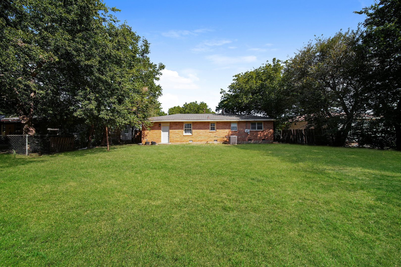 Building Photo - 2610 NW Lindy Ave