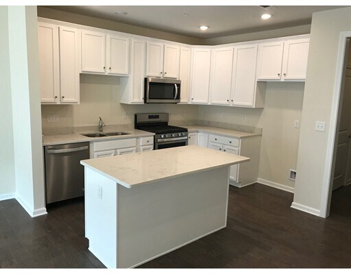 Building Photo - 130 University Ave