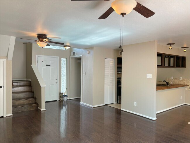 Building Photo - 12315 Glenview Dr