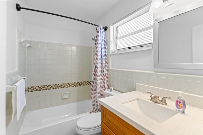 Building Photo - 493 NW 43rd St