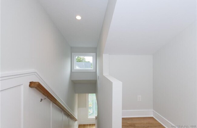 Building Photo - 124 Fox St