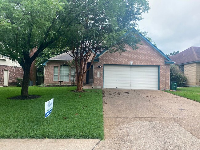 Primary Photo - Spacious Canyon Creek 3 bed 2 bath Home