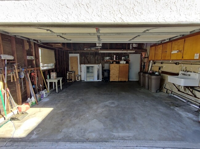 Building Photo - 16192 Appleblossom St
